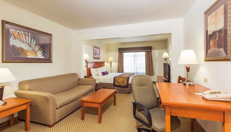 Room - La Quinta Inn & Suites by Wyndham Kennewick