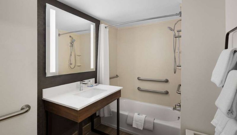 Room - La Quinta Inn & Suites by Wyndham Kennewick