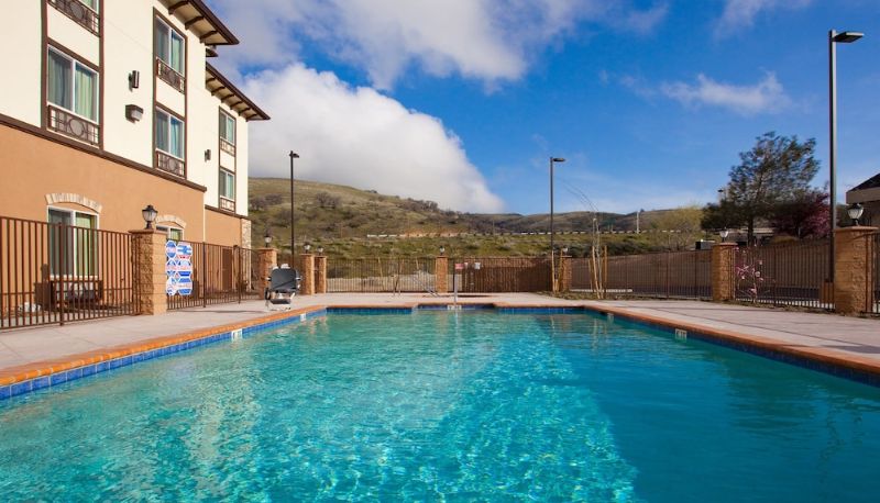 Piscina - Holiday Inn Express & Suites FRAZIER PARK by IHG