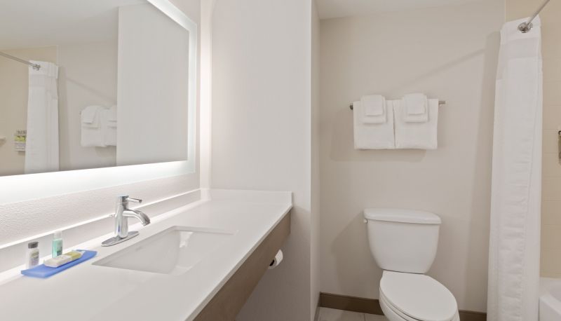 Camera - Holiday Inn Express & Suites LARGO-CLEARWATER by IHG