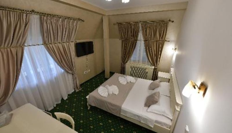 Info - Casa Cu Tei Craiova