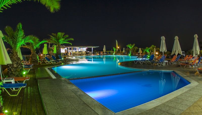 Piscina - Akti Corali