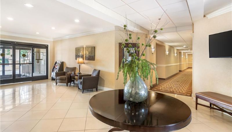 Lobby - Best Western Plus Valdosta Hotel & Suites