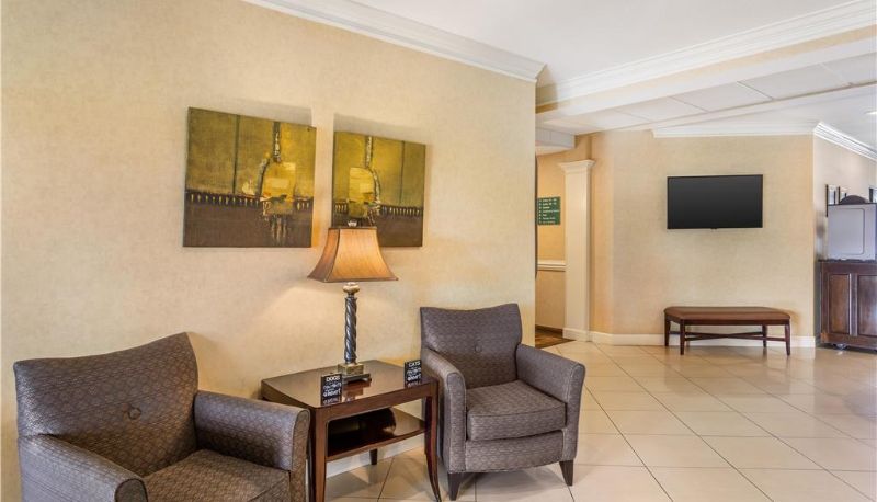 Hall - Best Western Plus Valdosta Hotel & Suites