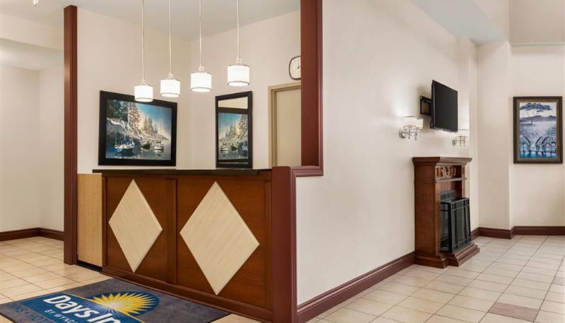 Sala - Days Inn by Wyndham Hamilton