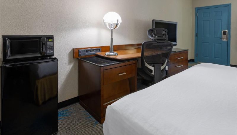 Zimmer - Days Inn by Wyndham Columbia