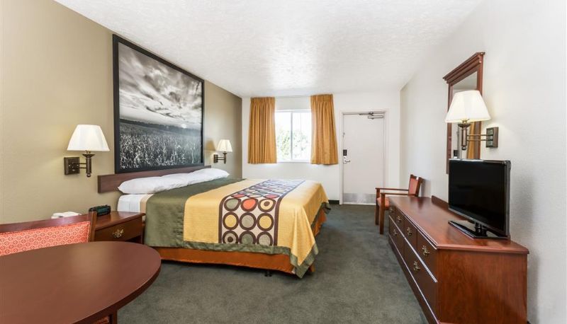 Zimmer - Super 8 by Wyndham Alma