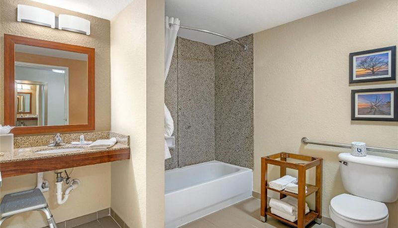 Camera - Comfort Suites Brunswick