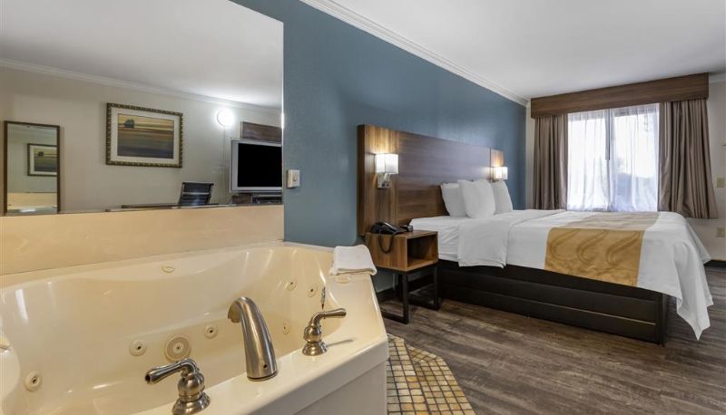 Zimmer - Quality Inn & Suites Ft. Jackson Maingate