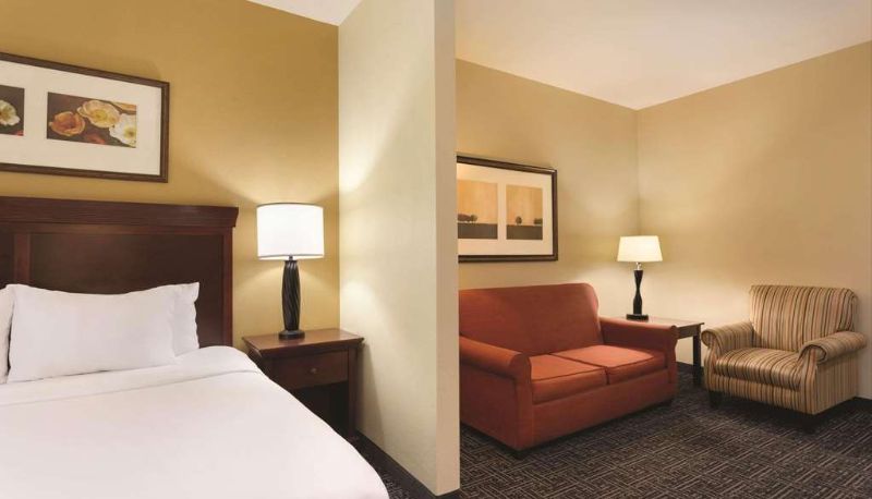Suite - Country Inn & Suites by Radisson Goodlettsville TN