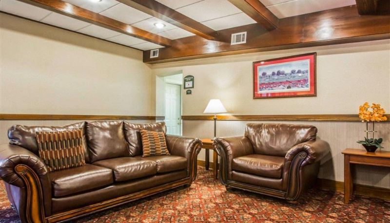 Hall - SPARK BY HILTON LAKE GEORGE OUTLETS