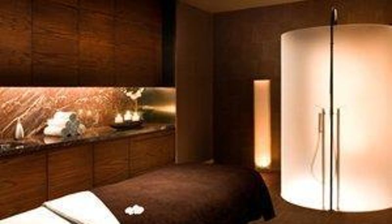 Info - JET LUXURY  AT  PALMS PLACE