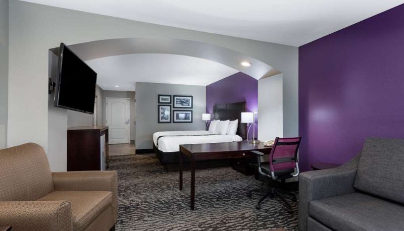 Suite - La Quinta Inn & Suites by Wyndham Huntsville Airport Madison