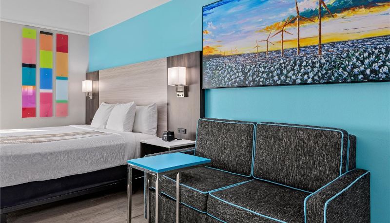 Camera - La Quinta Inn & Suites by Wyndham Raymondville