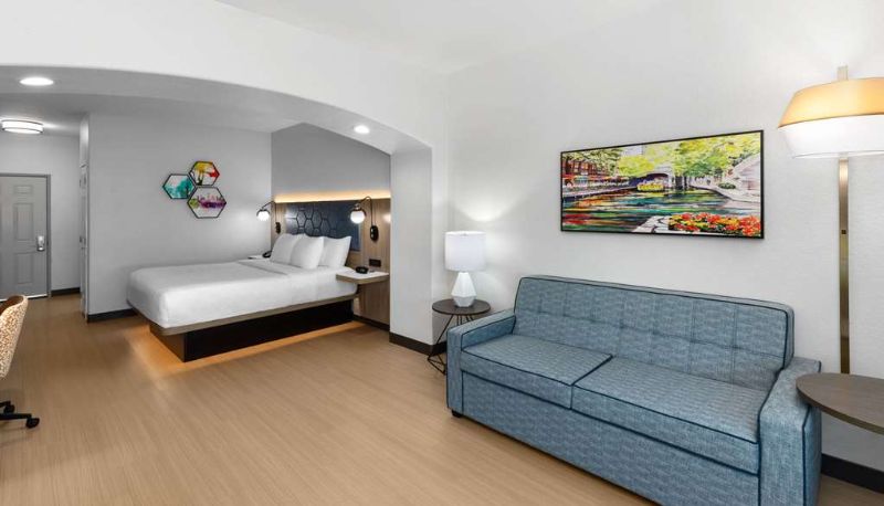 Camera - La Quinta Inn & Suites by Wyndham San Antonio Northwest
