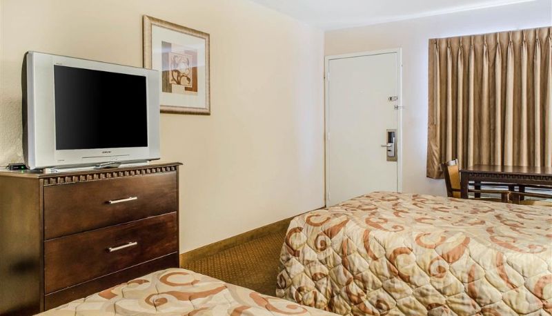 Zimmer - Rodeway Inn Shippensburg I-81
