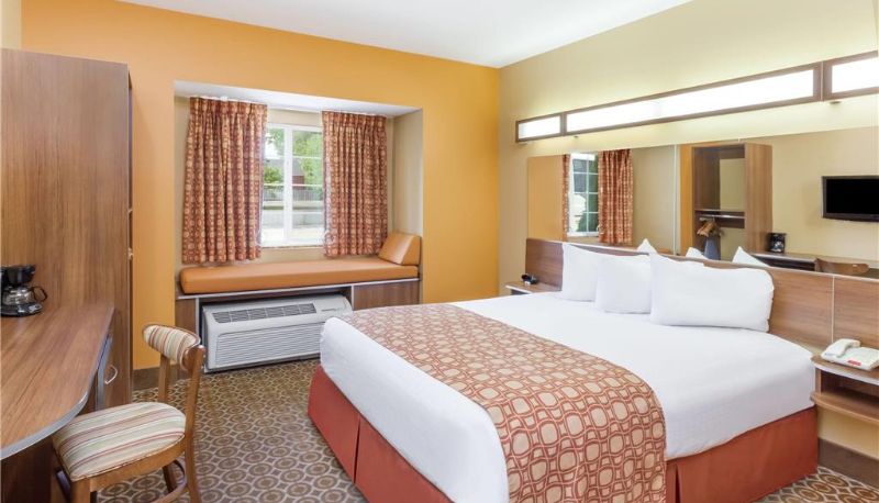Room - SureStay by Best Western South Bend