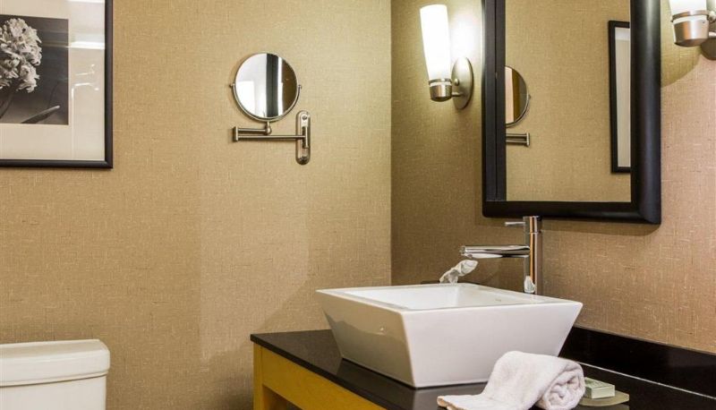 Room - Cambria Hotel Traverse City