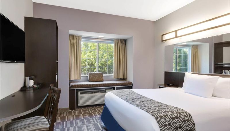 Camera - Microtel Inn & Suites by Wyndham Tuscaloosa Near University