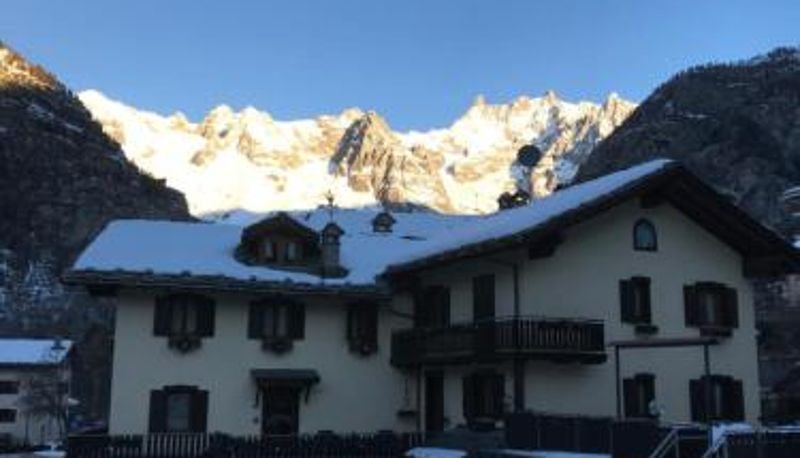 Buitenruimte van het hotel - Maison Laurent