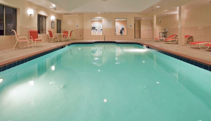 Havuz - Holiday Inn Express & Suites FREDERICKSBURG by IHG