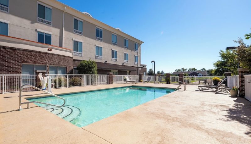 Piscina - Holiday Inn Express PEMBROKE by IHG