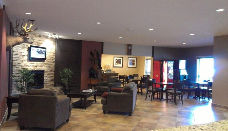 Hall - Sigma Inn & Suites Hudson's Hope