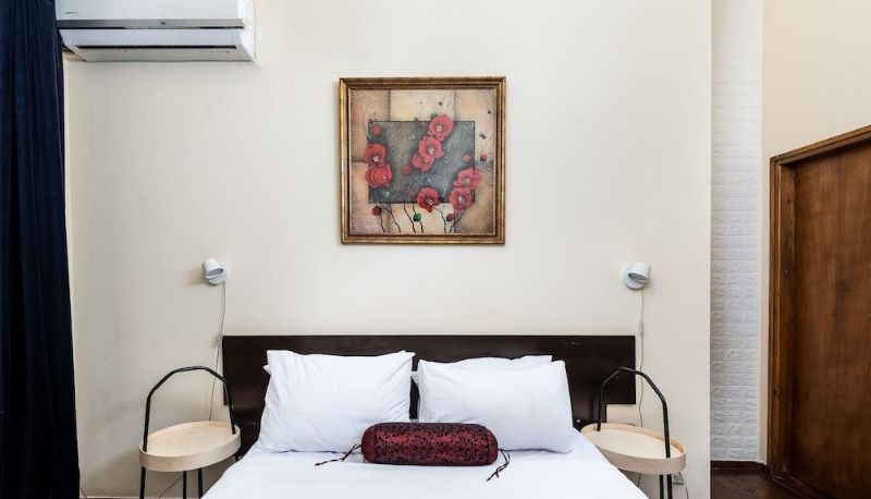 Standard room - The Colony Hotel