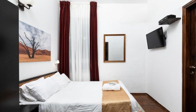 Standard room - The Colony Hotel