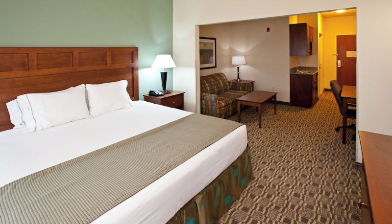 Suite - Holiday Inn Express & Suites RIPLEY by IHG
