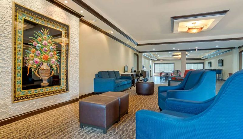 Hall - Comfort Suites Alexandria North