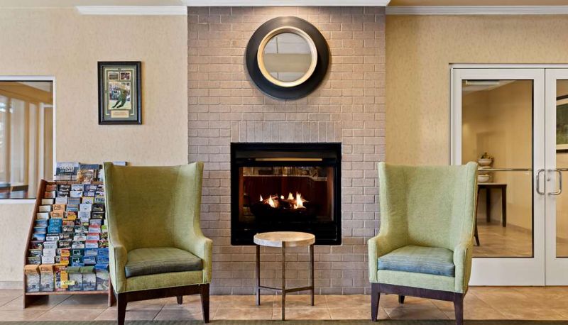 Hall - Comfort Inn & Suites Creswell
