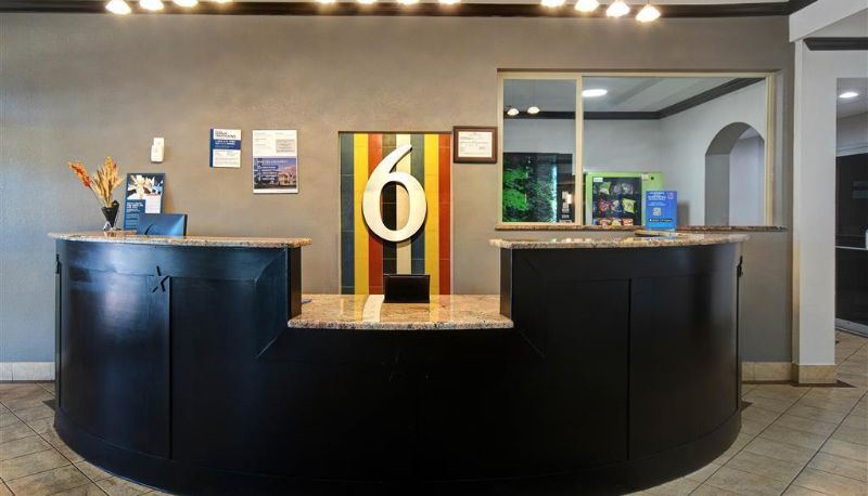 Lobby - TX  I-35 & I-20 Motel 6 Fort Worth