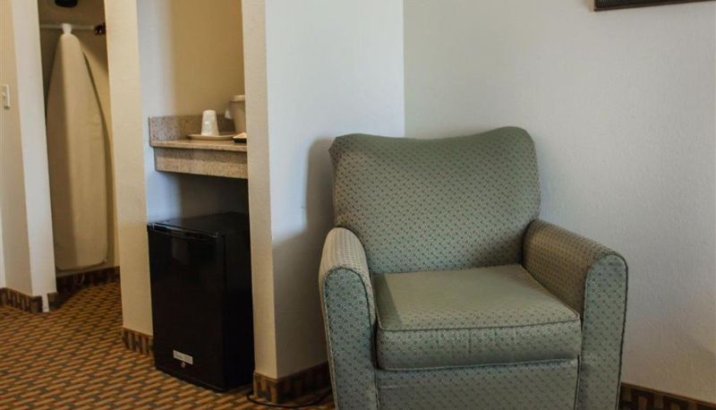 Zimmer - Comfort Inn & Suites Harrisonville