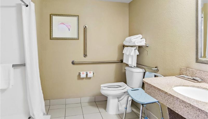 Camera - Country Inn & Suites by Radisson Princeton WV
