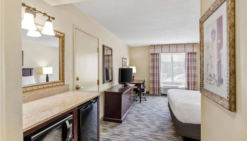 Camera - Country Inn & Suites by Radisson Princeton WV