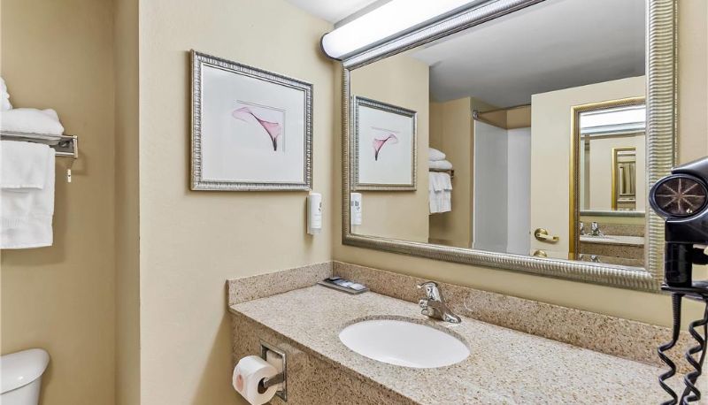 Camera - Country Inn & Suites by Radisson Princeton WV