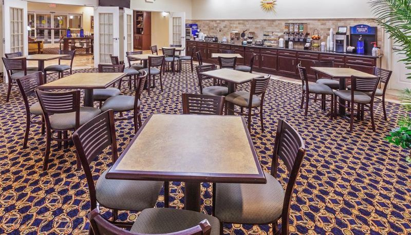 Vista interior - La Quinta Inn & Suites by Wyndham Alvin