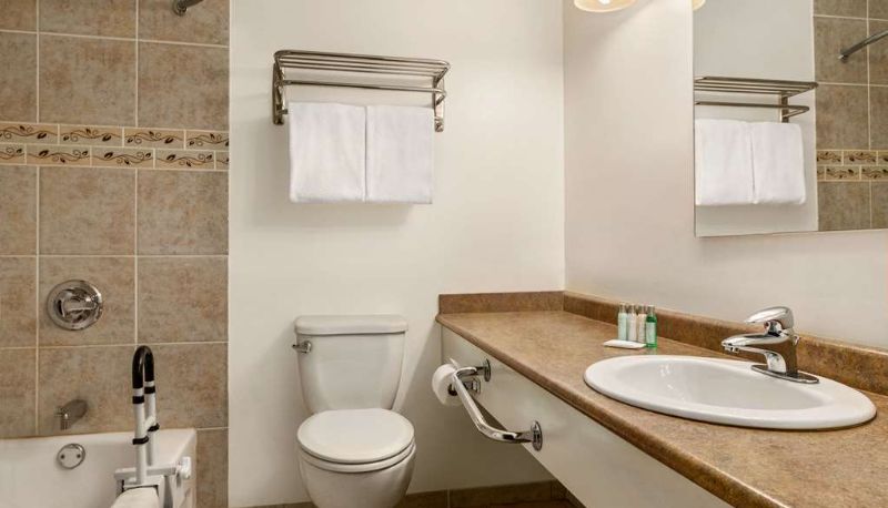 Zimmer - Coast Dawson Creek Hotel