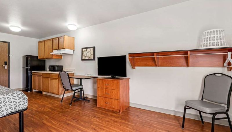 Zimmer - WoodSpring Suites Tulsa