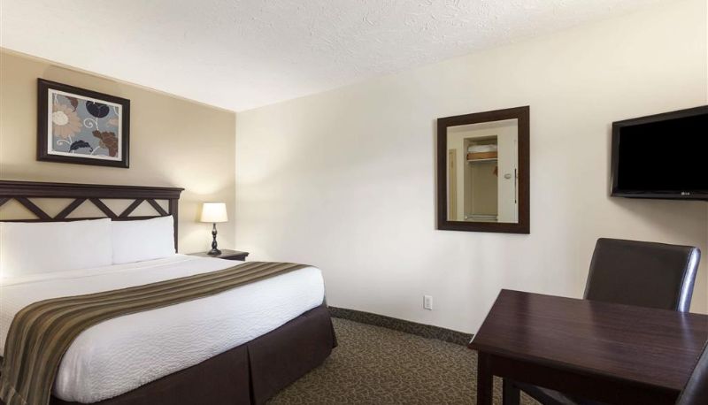 Zimmer - Days Inn by Wyndham Montreal East