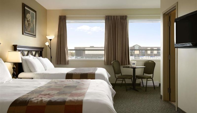 Zimmer - Days Inn by Wyndham Montreal East