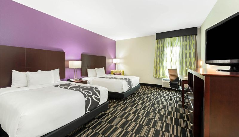 Zimmer - La Quinta Inn & Suites by Wyndham Bridge City