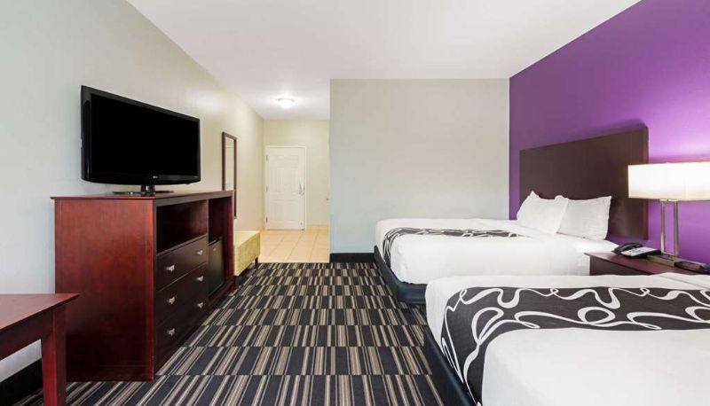 Zimmer - La Quinta Inn & Suites by Wyndham Bridge City