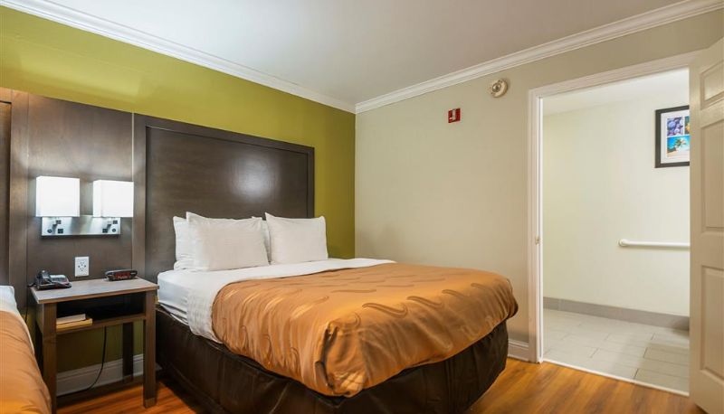 Camera - Quality Inn DeRidder