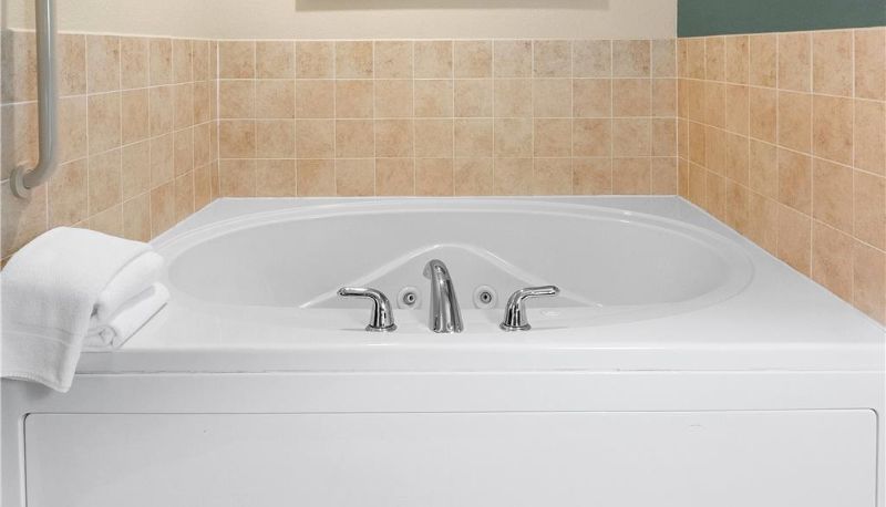 Zimmer - AmericInn by Wyndham Green Bay East