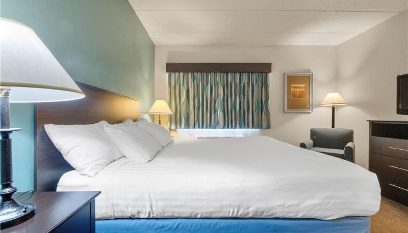 Zimmer - AmericInn by Wyndham Green Bay East