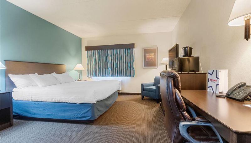 Zimmer - AmericInn by Wyndham Green Bay East