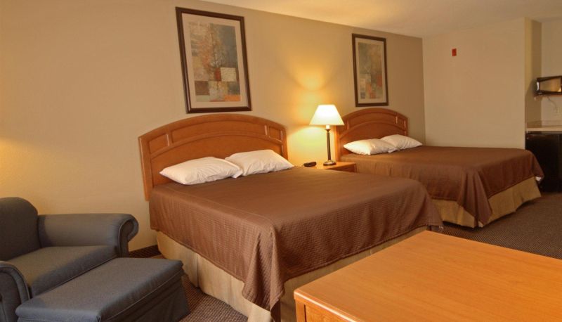 Kamer - Paola Inn and Suites