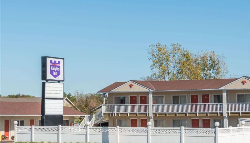 Widok na zewnątrz - Knights Inn Ottawa